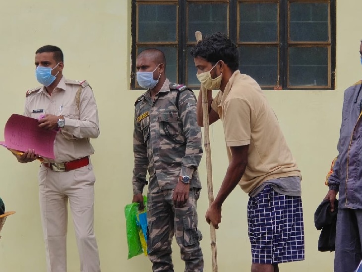 पुलिस हिरासत में पीएलएफआई का एरिया कमांडर।