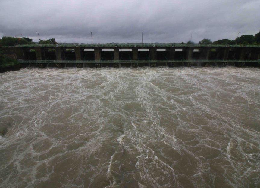 भदभदा के गेट खुलने के करीब तीन घंटे बाद कलियासोत डेम के भी गेट खोल दिए गए।