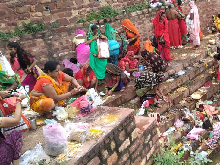 एमपी, यूपी, पंजाब, राजस्थान, हरियाणा इत्यादि शहरों से पहुंच रहे लोग।