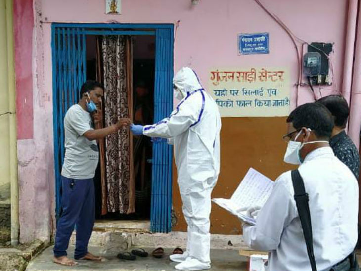 प्रदेश में घर-घर जाकर स्वास्थ्य विभाग की टीम कोरोना सैंपल ले रही है।