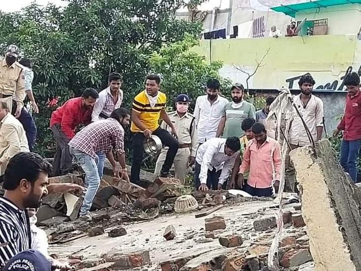 हादसे के बाद प्रशान से क्षेत्र को चारों ओर से सील कर दिया।