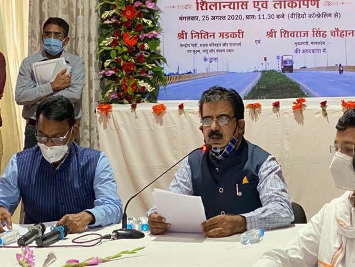 सांसद शंकर लालवानी, मंत्री सिलावट मौजूद रहे।