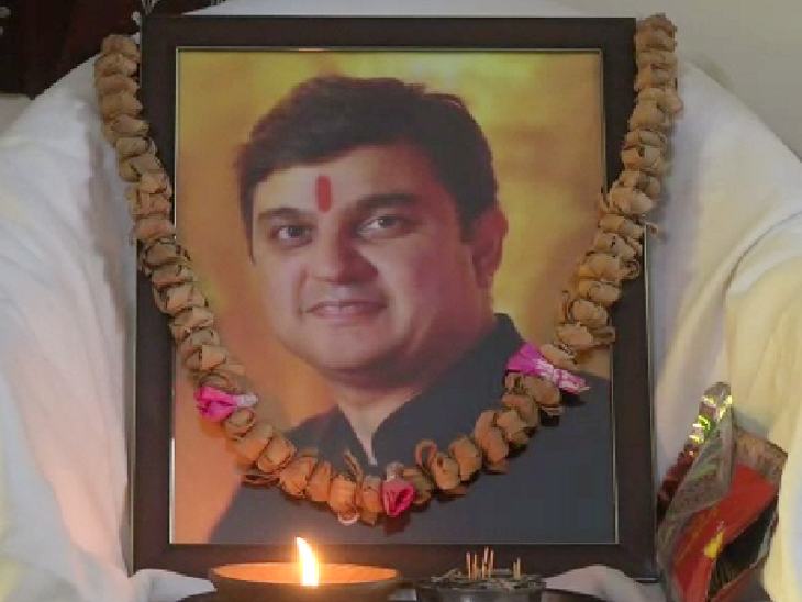 रितेश ने इंदौर से मैकेनिकल इंजीनियरिंग की थी।