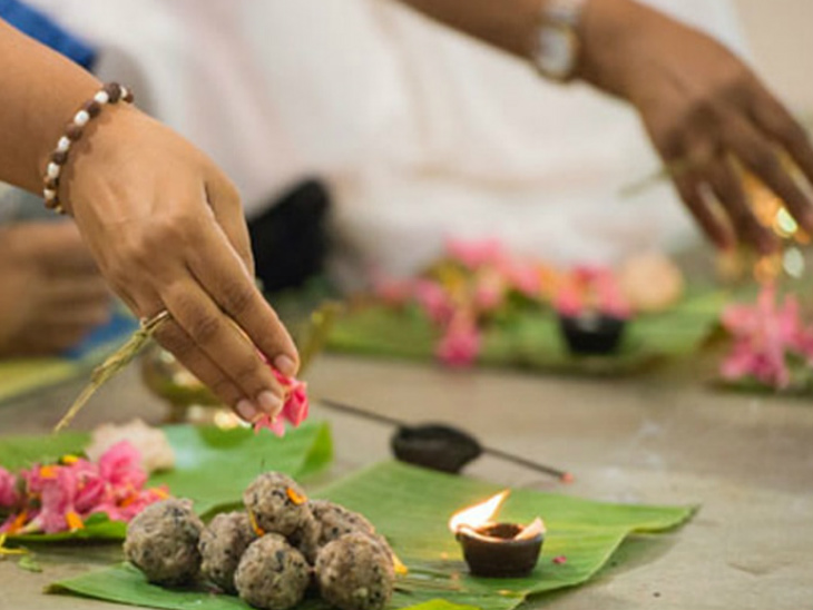 Pitru Paksha 2020: Shradh dates And Yog Sanyog In Pitri Puja Know Importance Significance And All Other Details About Shraddha Karma | पितृपक्ष 2 सितंबर से: 19 साल बाद फिर ऐसा संयोग