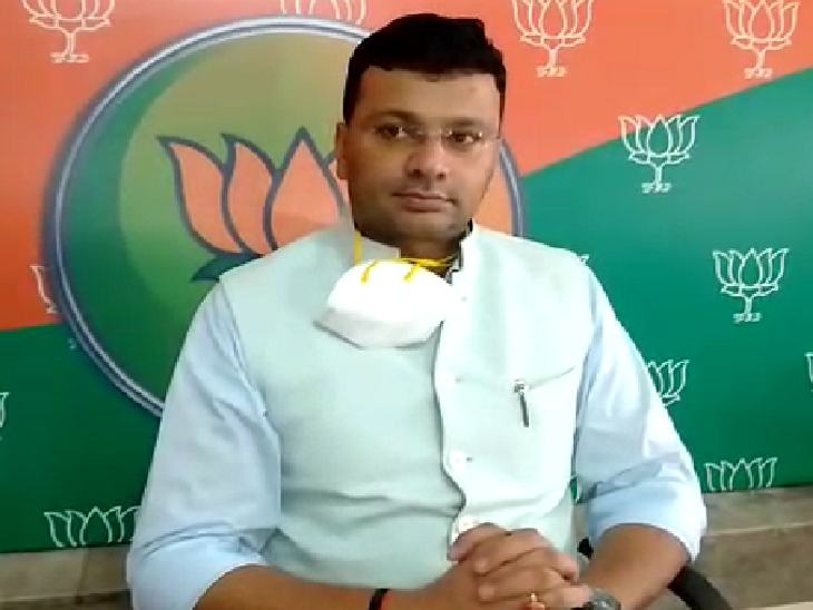 भाजपा शहर अध्यक्ष गौरव रणदिवे।