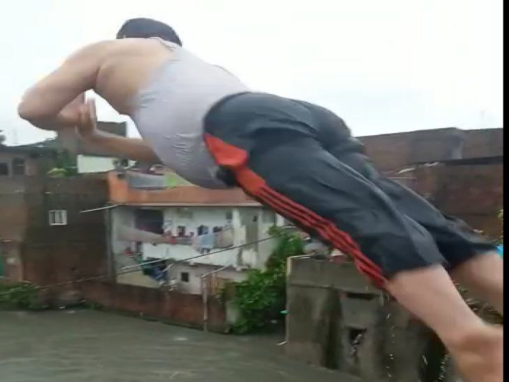 पहले भी लगा चुके हैं गोता।