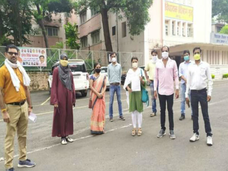 शिक्षक भर्ती के लिए चयनित उम्मीदवार दर-दर भटकने को मजबूर हैं।