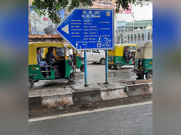 GB Road is a red light area in Delhi. Here for years, the workers of Serx have been doing business.