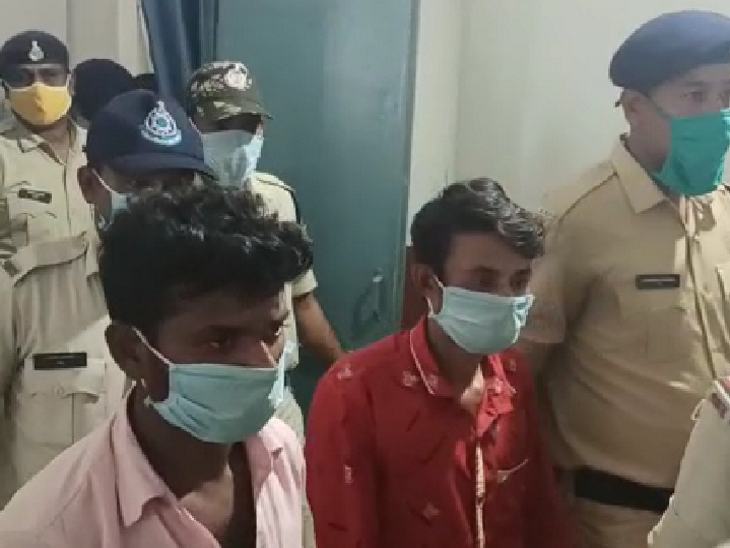 पुलिस आरोपियों से तस्करी के बारे में जानकारी जुटा रही है।