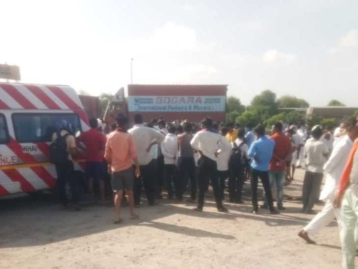 Jaipur Road Accident News; Bike Rider Killed On Spot As Truck Trola ...