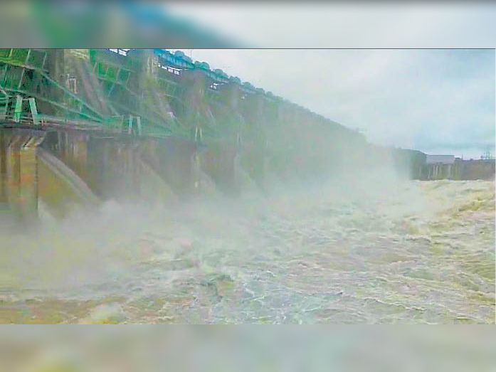 राजघाट डेम के खोले गए 16 गेट।