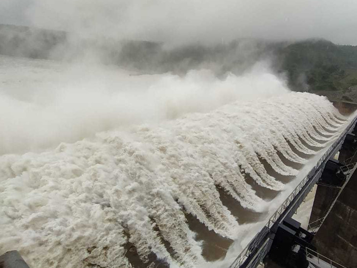 बांसवाड़ा। भारी बारिश के कारण माही बांध के सभी 16 गेट 5 दिन बाद दूसरी बार खोल दिए।