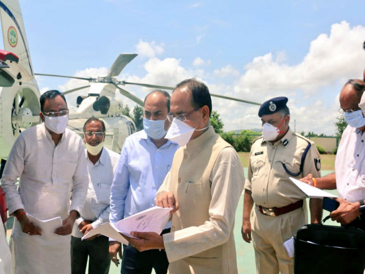 शिवराज सिंह चौहान लगातार तीसरे दिन नर्मदा की बाढ़ प्रभावित इलाकों का दौरा करने निकले।