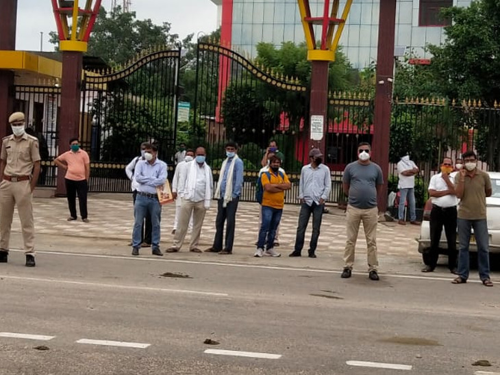 जयपुर की कूकस स्थित आर्य इंजीनियरिंग कॉलेज सुरक्षा व्यवस्था भी की गई।