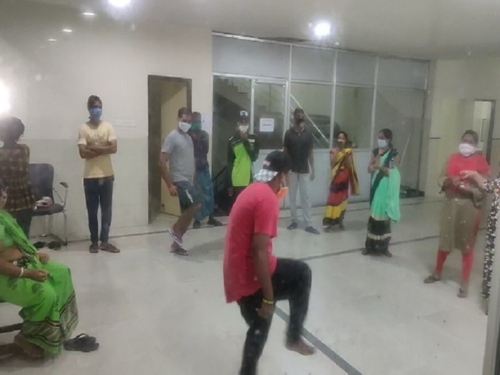 फोटो माना के कोविड अस्पताल की है। मरीज ने यहां बॉलीवुड सॉन्ग पर हिपहॉप परफॉर्म किया था।