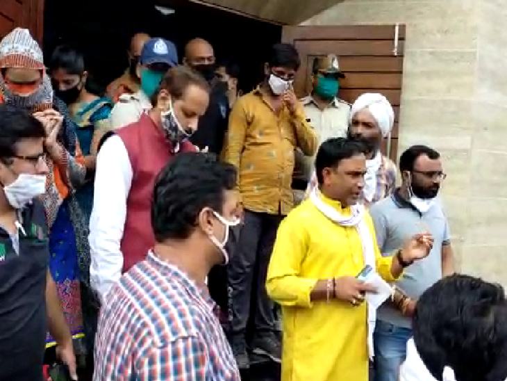 स्कूल ने सीएम के अगले आदेश तक फीस को लेकर बात नहीं करने की बात कही।