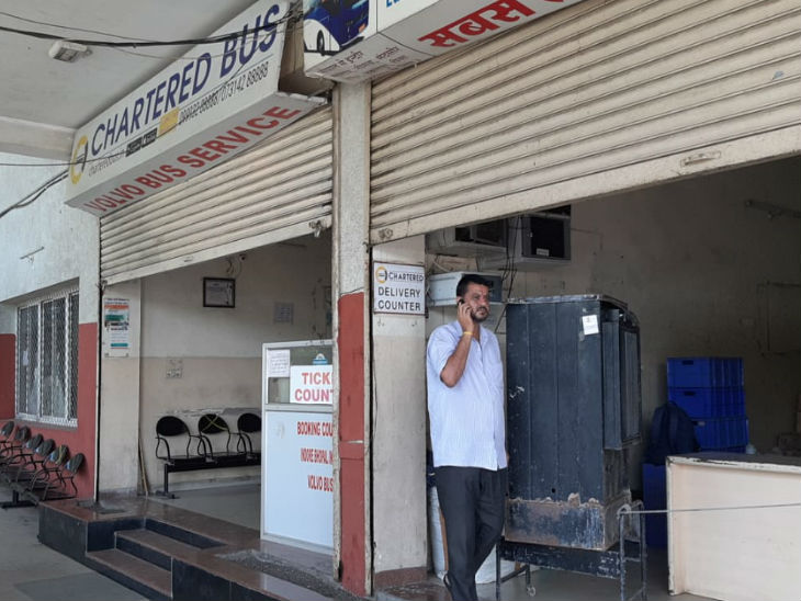 वर्तमान में चार्टर्ड बस सेवा बंद है और कार्यालय खुल रहे हैं और कुछ कर्मचारी आ रहे हैं।