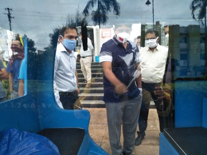 रायपुर नगर निगम और स्मार्ट सिटी की ओर से गली-मोहल्लों में सैंपल कलेक्शन के लिए ई-रिक्शे की भी शुरुआत की गई है। जिसमें दो टेक्नीशियन मौजूद रहते हैं।