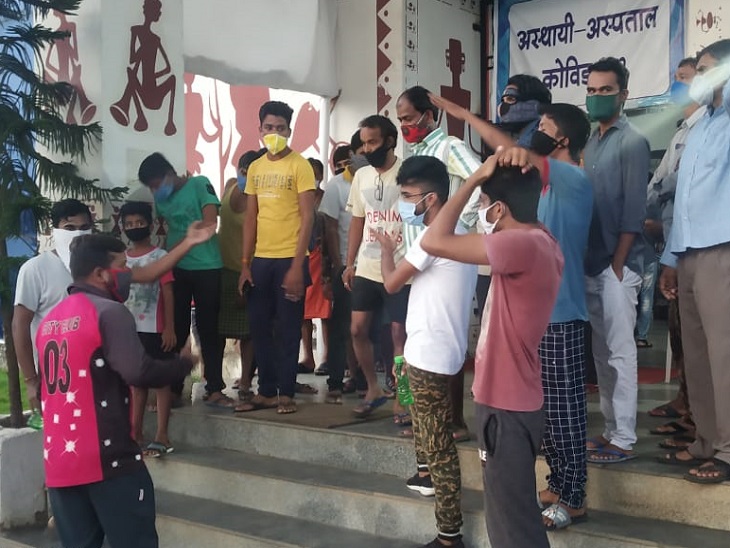 डर और हैरत के ये हालात नवा रायपुर के उसी कोविड सेंटर के हैं जहां मरीज की हालत बिगड़ गई थी।