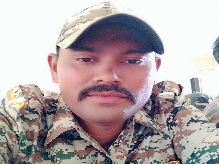 फोटो खुदकुशी करने वाले जवान की है। बीजापुर के जंंगल में इसकी लाश बरामद की गई है।