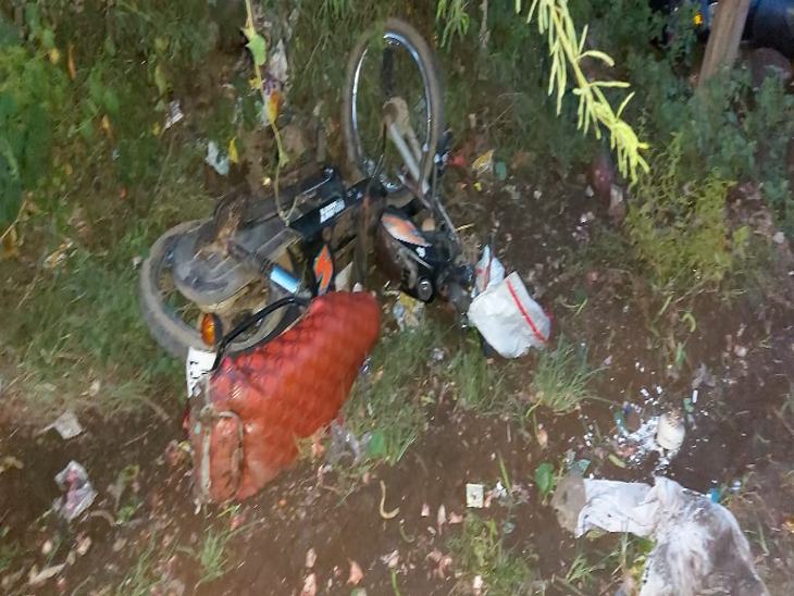 चार बाइक को चपेट में लिया।