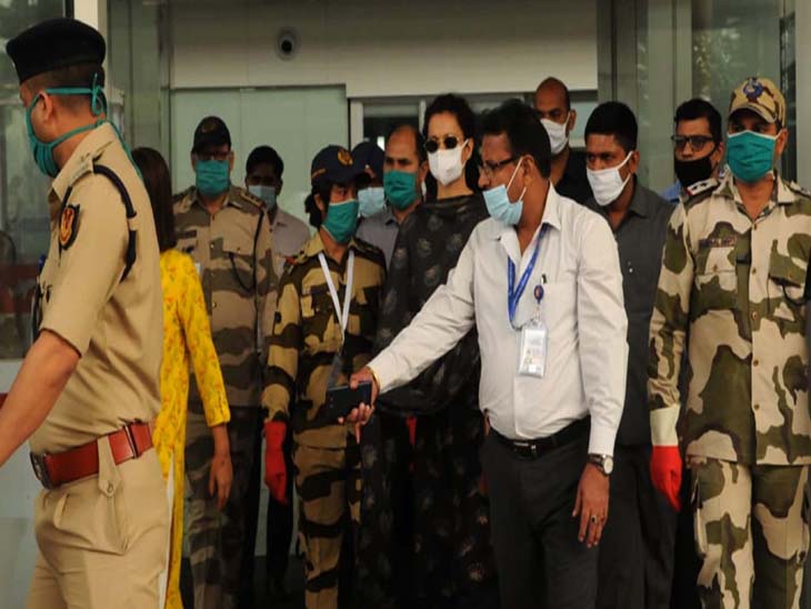 कंगना सोमवार सुबह भारी सुरक्षा में चंडीगढ़ एयरपोर्ट पहुंची