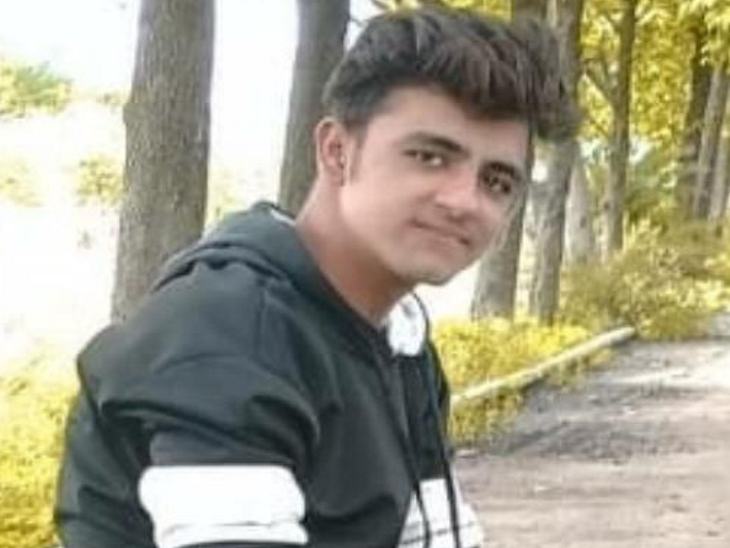 अभिषेक को गंभीर चोट आई थी, जिससे उसकी मौत हो गई।