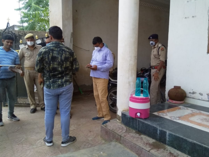 फाइनेंस कंपनी के कर्मचारियों को पूछताछ के लिए थाने लाया गया।