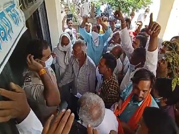 किसानों ने मांग पूरी नहीं होने पर उग्र आंदोलन की चेतावनी दी।