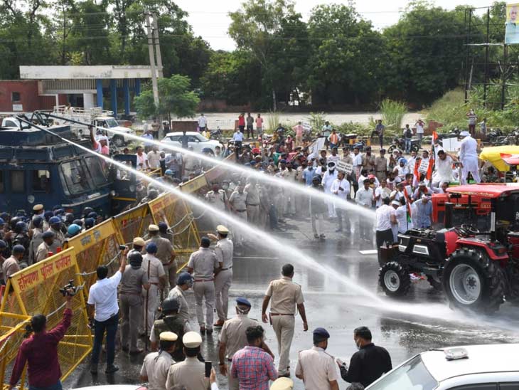 हरियाणा से दिल्ली ट्रैक्टर रैली लेकर निकले किसानों पर वाटर कैनन चलाई, पंजाब बॉर्डर पर भी हजारों प्रदर्शनकारियों को रोका गया हरियाणा से दिल्ली ट्रैक्टर रैली लेकर निकले किसानों पर वाटर कैनन चलाई, पंजाब बॉर्डर पर भी हजारों प्रदर्शनकारियों को रोका गया
