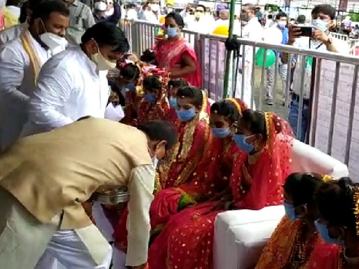 मुख्यमंत्री ने कन्या पूजन भी किया।