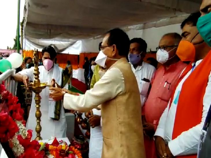 सिंगाजी समाधि स्थल के विकास के लिए 1 करोड़ 55 लाख देने की भी घोषणा की।