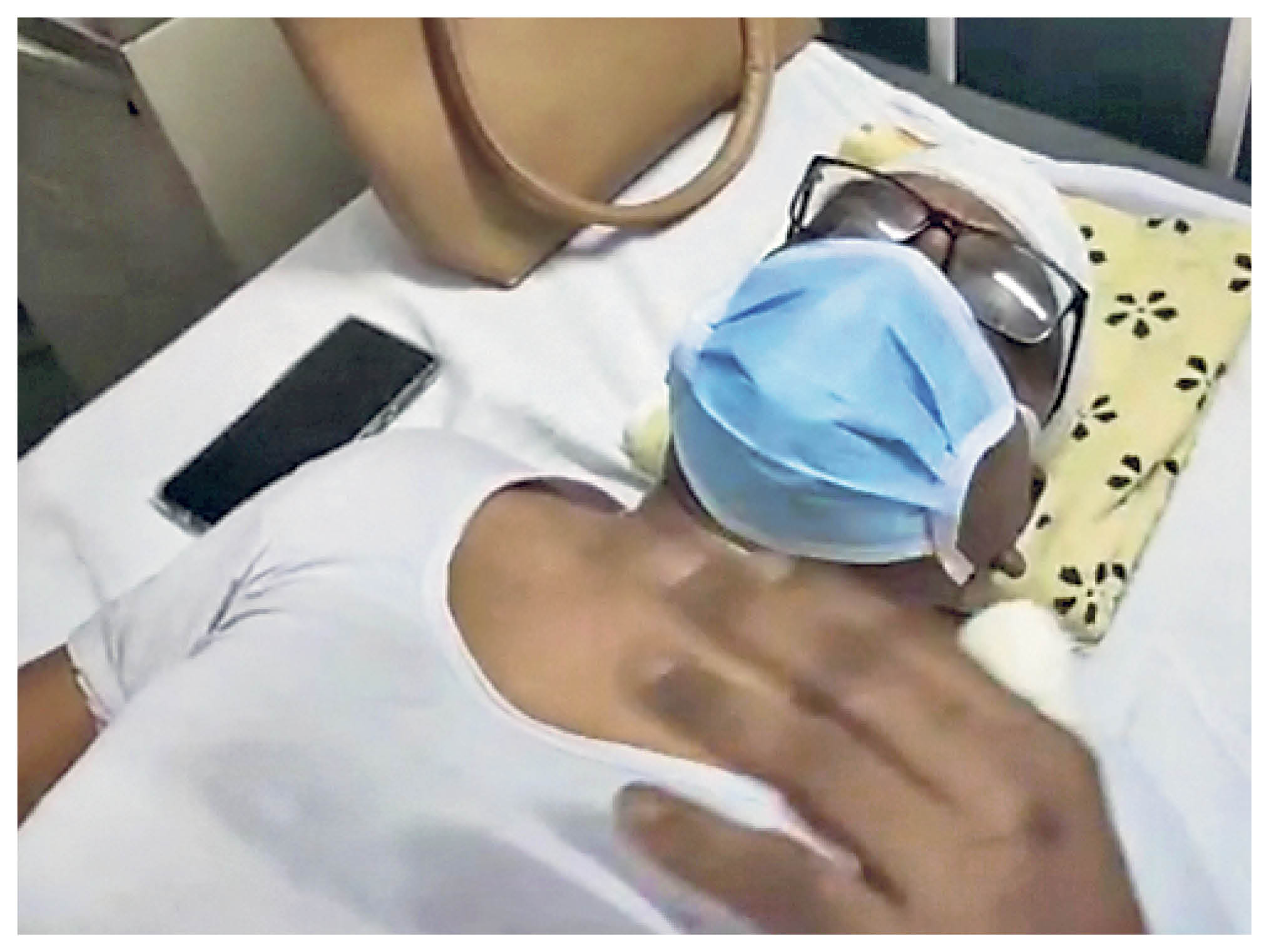 काफी समय तक ट्रक चालक काे यह पता ही नहीं था कि उसके ट्रक के पीछे एएसपी लटके हुए हैं।