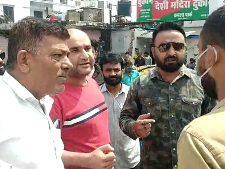 कार्रवाई के विरोध में लोग भी जमा हो गए थे। उनके आरोप थे कि बिना किसी नोटिस के कार्रवाई कैसे की जा सकती है।