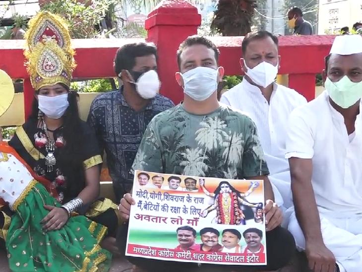 विवेक खंडेलवाल के नेतृत्व में किया प्रदर्शन।