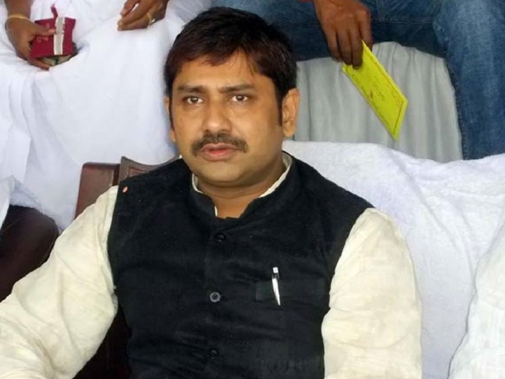 2000 के विधानसभा चुनावों के बाद जमुई सीट पर नरेंद्र सिंह परिवार का प्रभाव रहा है।