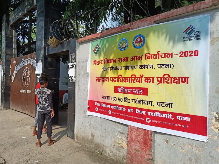 राजकीय बालिका उच्च मध्य विद्यालय गर्दनीबाग में न केवल यह हकीकत सामने आई।