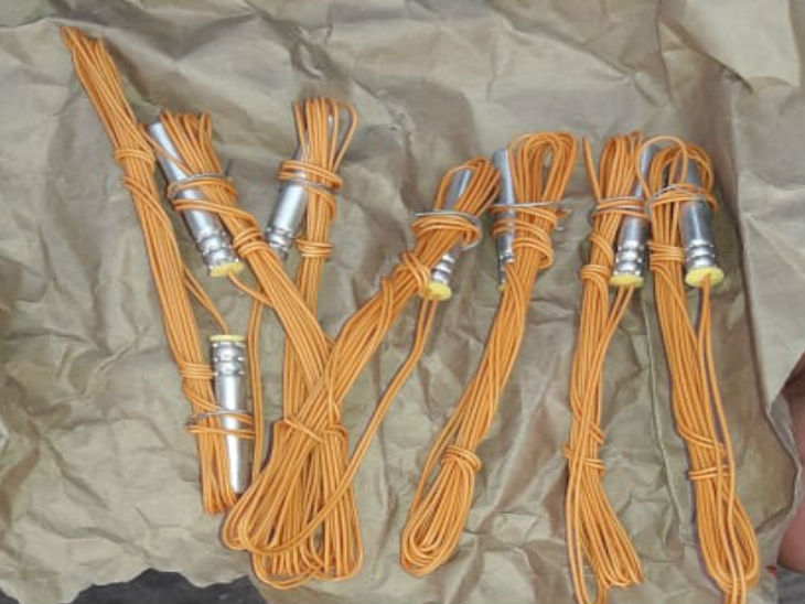 यह विस्फोटक बोरी में छिपकर आरोपी सोहन ले जा रहा था।