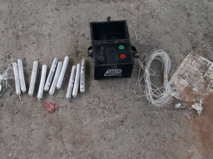 यह पूरा सिस्टम उसके पास मिला है। इसे लगाकर ही विस्फोटक का उपयोग किया जाता है।