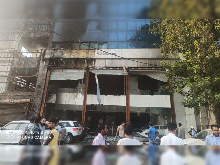 Faridabad Fire Accident Update Major Fire Breaks Out In Car Showroom