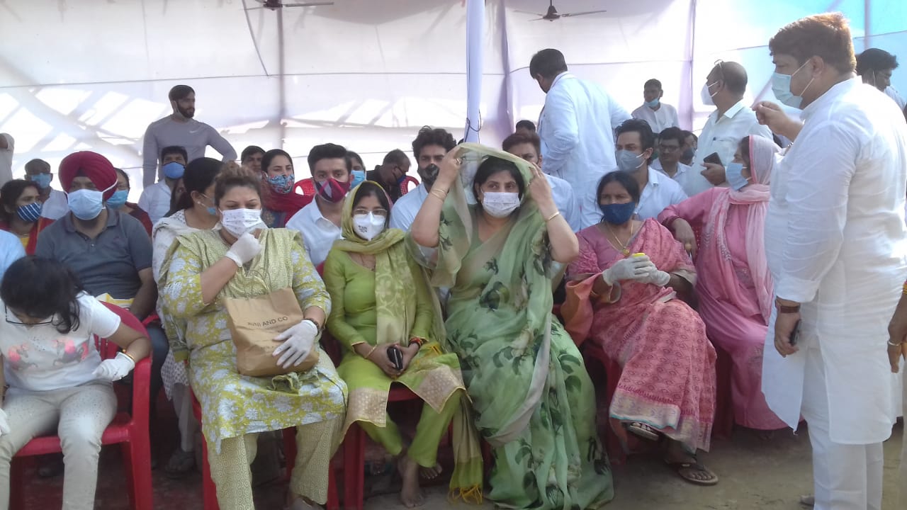 दीघा घाट पर मौजूद पासवान के समर्थक।