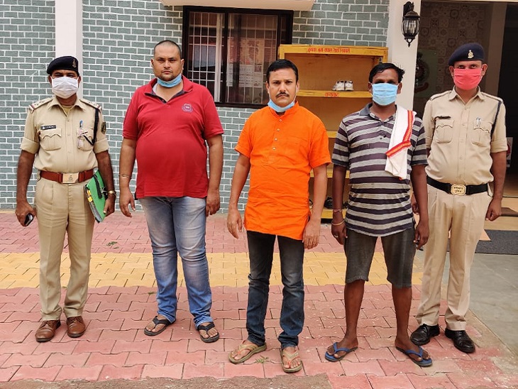 अमलेश्वर थाना पुलिस ने मंगलवार को पाटन से भाजपा मंडल अध्यक्ष लोकमणि चंद्राकर, सांसद प्रतिनिधि राजा पाठक और जितेंद्र सेन को गिरफ्तार कर जेल भेज दिया।