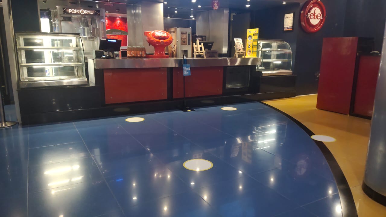 फूड जोन में सब कुछ पैकिंग का मिला।