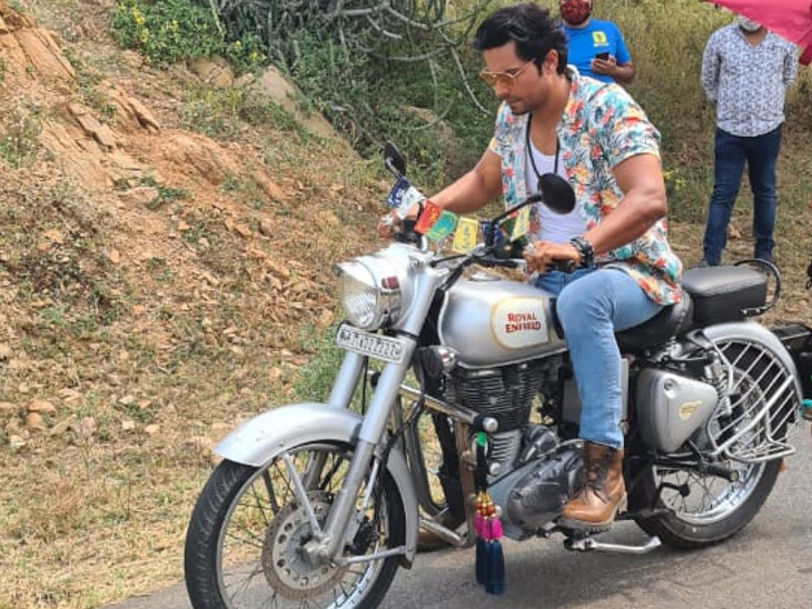 स्पोर्ट्स कंपनी के ऐड शूट के लिए पहुंचे जयपुर।