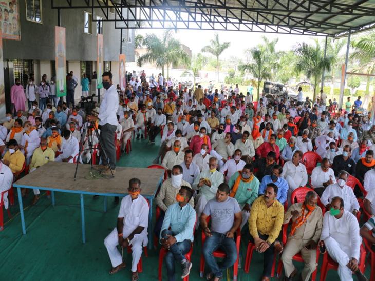 सिलावट को जिताने के लिए कार्यकर्ताओं से एकजुट रहने को कहा।