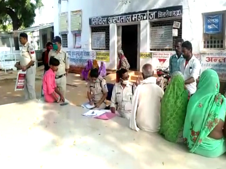 पुलिस ने शवों का पोस्टमार्टम कराया है।