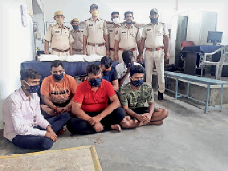 अमेरिका में रह रहे लोगों को ठगी के लिए भेजते थे फर्जी लोन के मैसेज, 6 गिरफ्तार