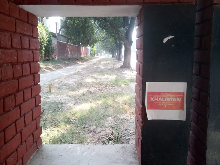 मुख्य सड़क किनारे सेक्टर-16 के बस स्टेंड पर लगाया खालिस्तार का पोस्टर
