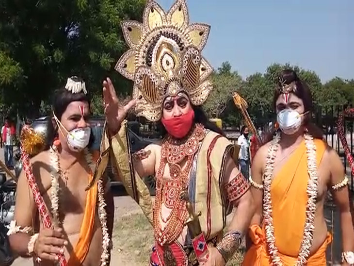 बेस्ट रावण अवार्ड पाने वाले सुनील शर्मा ने कहा मास्क और सोशल डिस्टेंसिंग जरूरी।