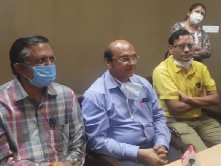 डॉक्टर लाहोटी की टीम ने सफल ऑपरेशन किया।